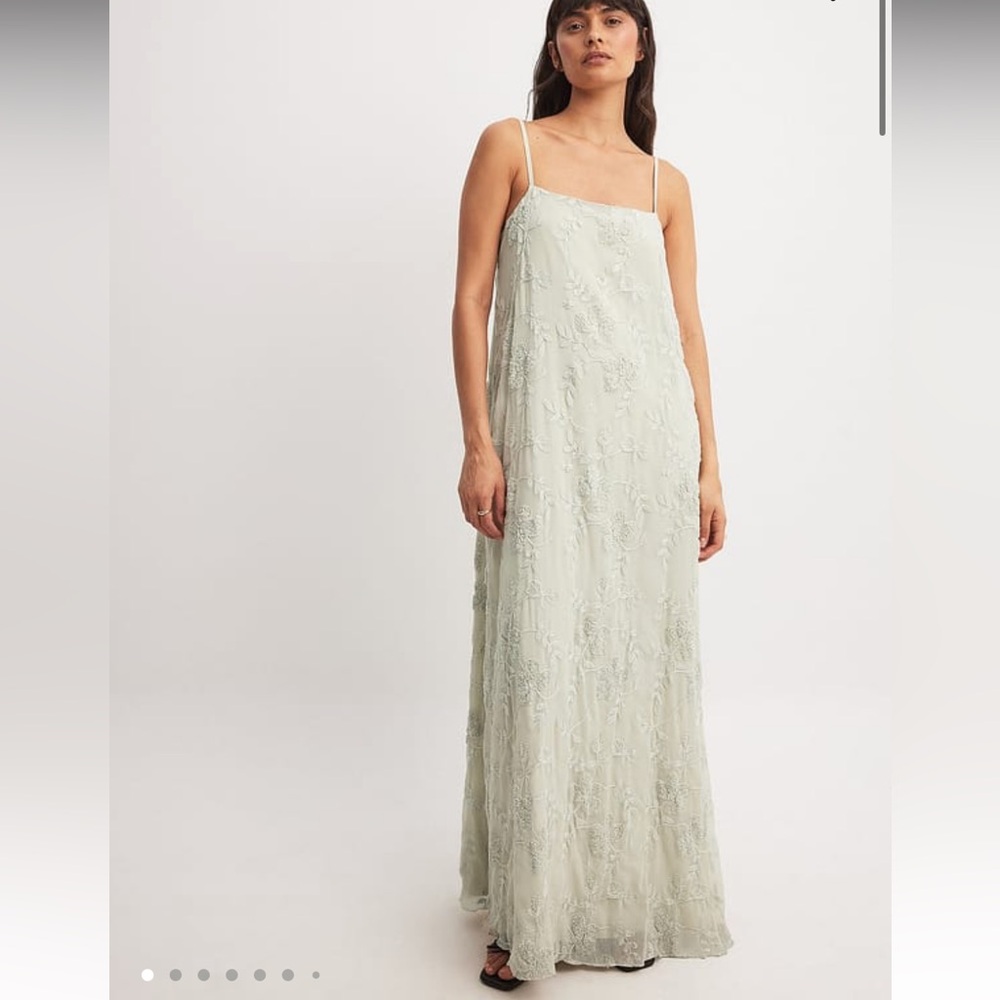 NAKD embroidered maxi dress in light green - Picture 4 of 14